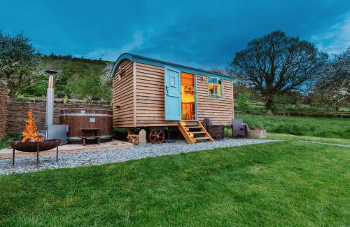 Victoria Hut Allerford - Photo 9