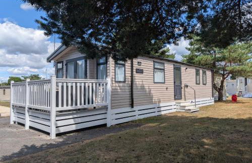 Rated Superb - Award-Winning Family Holiday Park - Live Shows, Themed Events, and Activities for All Ages, Day and Night - WiFi, Netflix, Linens - Gym, Sauna - Spotless, Quiet, Secluded, Parking - Restaurant, Shop, Bar - Foto 36