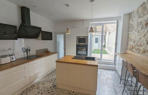 à 5mn de la réserve Africaine, charmante maison de village avec patio - Foto 3