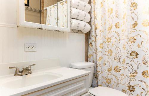 The Huddle & Hangout - 3 Bedroom House Close to ND - Foto 5