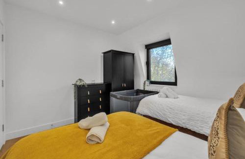 2 Bedroom Flat By Key Light Properties Short Lets & Serviced accommodation two minutes walk from Canada Water Station - Great for Contractors, Group and Family - Foto 47