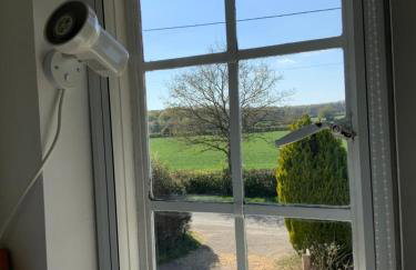 Country cottage overlooking fields with garden room - Foto 37