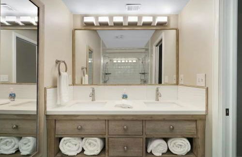 Large Townhouse, Walk to All! King Beds-Highlands - Foto 10