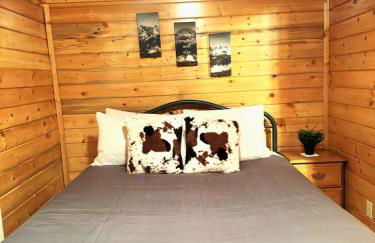 The Red Bears Den, Walk to River & Lake, In Town - Foto 18