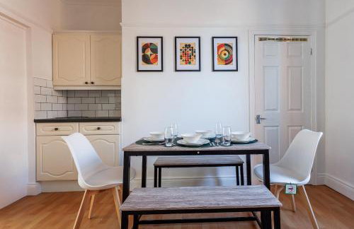 Modern 3-Bed House Parking & Family & Friends - Foto 7