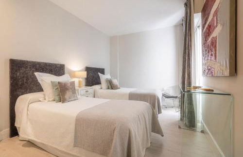 Spectacular 2-Bedroom Apartment with Stunning Retiro Park Views In the Heart of Barrio Salamanca - Photo 18