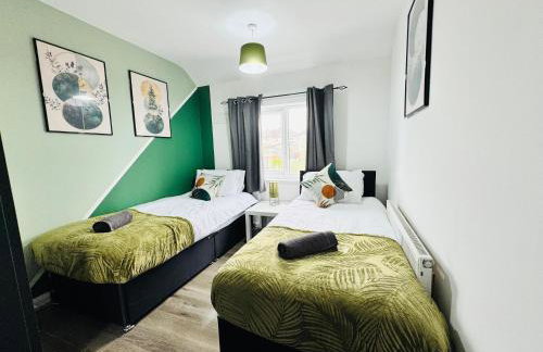 3 bedroom house sleeps 5 free parking long stay discounts - Foto 24