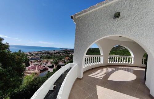 Villa with stunning sea views - Photo 20