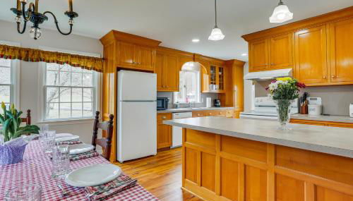 Historic Farmhouse in Layton with Deck! - Foto 2