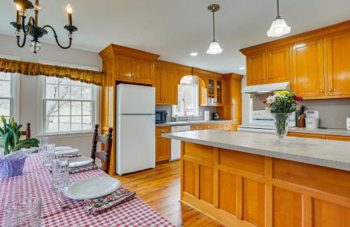 Historic Farmhouse in Layton with Deck! - Foto 2