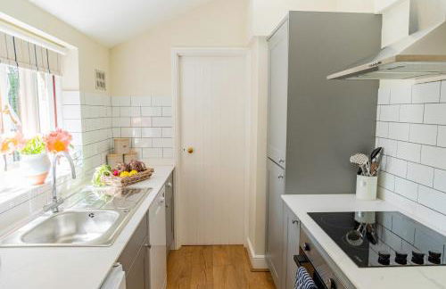 Historic 2 bed gatehouse in private parkland - Foto 6