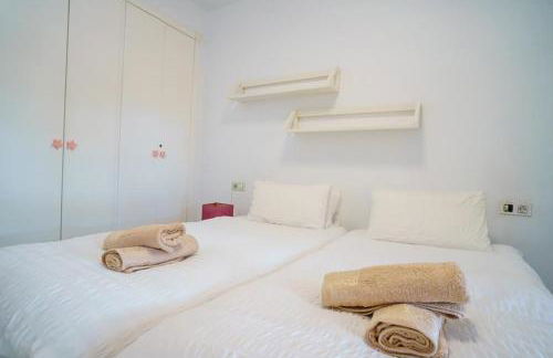 Stunning 3BR in Hacienda Del Sol Beach & Pool - Photo 11