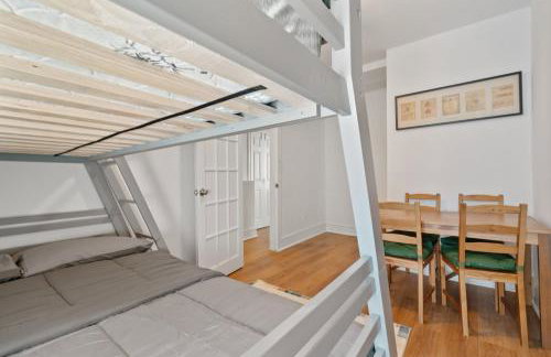 Charming 4-bedroom townhome in fabulous Washington with AC, WiFi - Foto 32