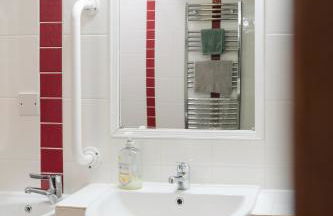 Vale Farm Cottages - Photo 11