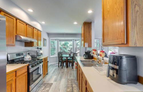 Family-Friendly Silverdale Home with Private Deck! - Foto 8