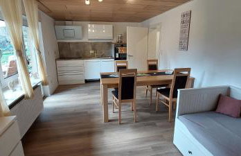 Tolle Untergeschoss-Wohnung für bis zu 5 Personen mit großem Garten und Terrasse - Photo 16