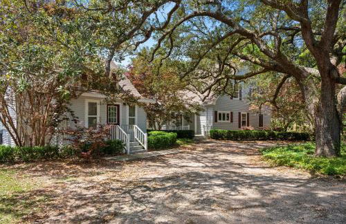 Secluded Waterfront Retreat for 23 - Dock Pets OK - Photo 12