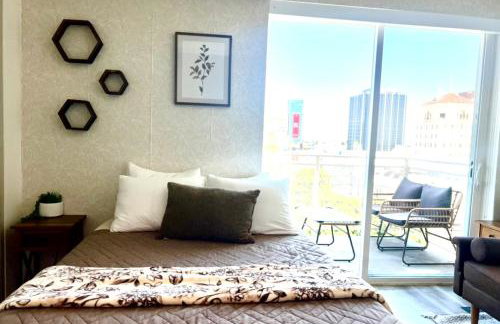 Heart of Hollywood - Walk of Fame Studio - 1bd or 2bd with View - Free parking - Balcony - Wifi - Rooftop - Gym - Upscale amenities - Foto 6