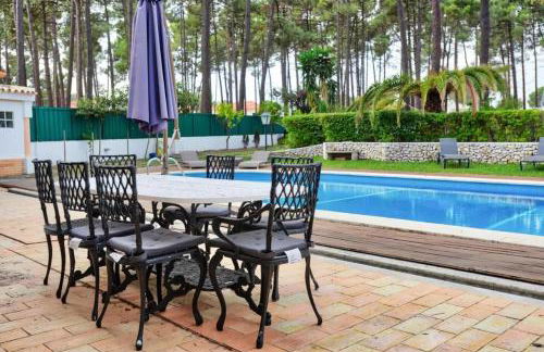 Elegant Villa in Corroios with Private Pool - Foto 8