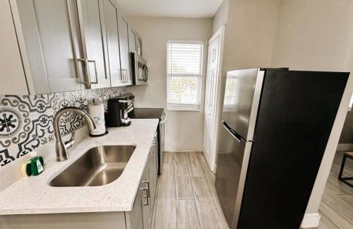 Rustic Retreats Beachy 1BR for 4 guests in the heart of Fort Lauderdale - Foto 16