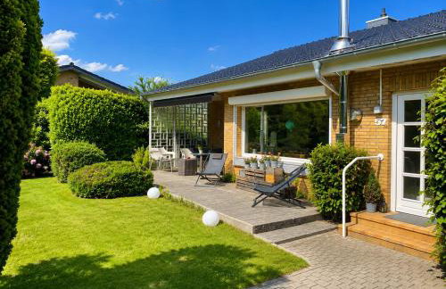 Modernes großes Haus 125qm bei Hamburg - Familien, Gruppen & Business, WiFi 100Mbit Glasfaser, Kamin, Garten 760 qm, zwei Bäder - Foto 1