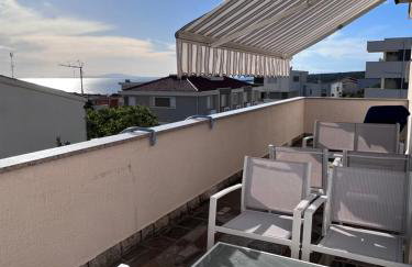 Sun n' Fun Apartments with Pool - Photo 9