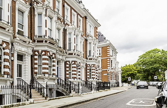 Charming Kensington Apartment - Photo 27