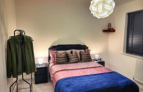 Deluxe 3 Bed new detached with a Super King bed - Photo 36