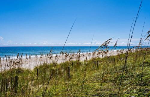 Relax and Enjoy the Spectacular Views in this Picturesque Home home - Foto 31