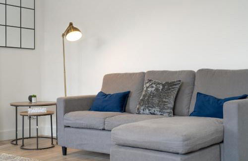 Modern Split Level 2BR Spacious Apt Maida Vale - Photo 8