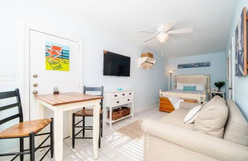 Why Knot Getaway...Rooftop with WaterView! Unit D - Foto 4