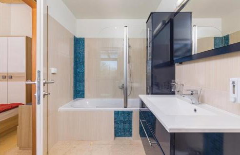 Gorgeous Home In Rezanci With Jacuzzi - Foto 42