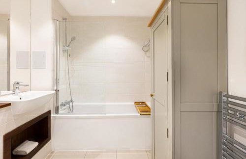 Modern New 2BR wViews & Balcony in Wandsworth - Foto 6