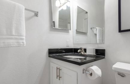 Landing Spectacular 1BD Gym Pool - Photo 42