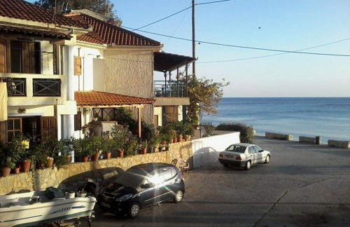 Kamari Beach guest house - Photo 40