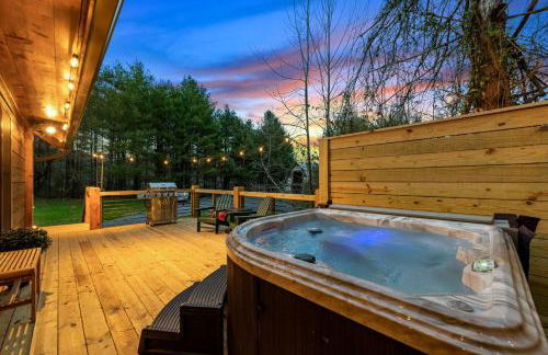 Family fun, romantic Hot Tub, Firepit, King Bed 15 min from Blue Ridge & Ellijay - Foto 2
