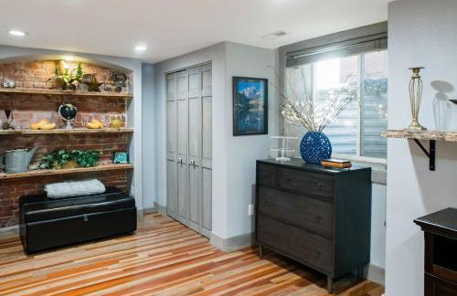 Designer Apartment in a Historic 1901 Downtown Area Mansion - Foto 19