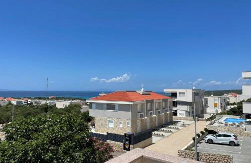 Sun n' Fun Apartments with Pool - Photo 7