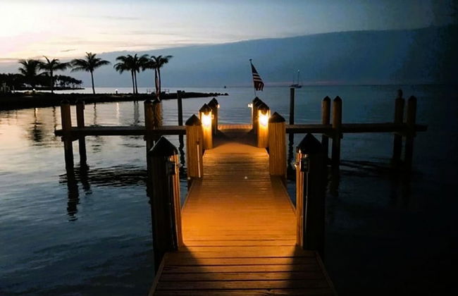 1 Beautiful 4 Bed 3 Bath Pool Home w Free Dock - Foto 28