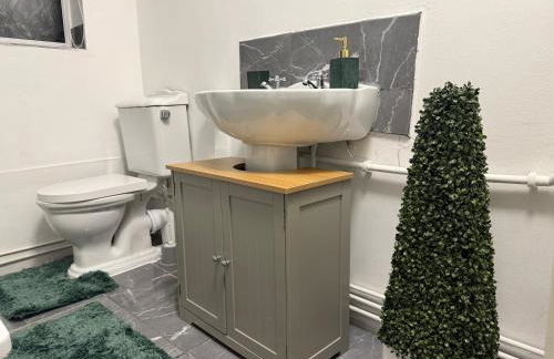 Stylish 2-Bed, Free Parking, Netflix, Coffee Machine, 5 mins from City Centre - Foto 8