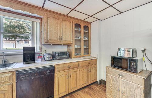 Watertown Home with Yard 1 Mi to Echo Lake Park! - Foto 22