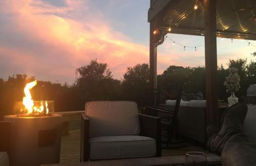 FIXER UPPER’s Original BARNDOMINIUM!! Sits on Private 16 wooded acres & lake - Foto 28