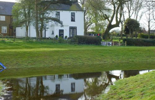 White House Farm Cottages - Photo 1
