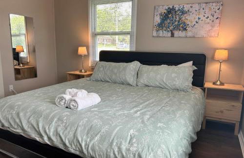 Bellwood 2 bed family house w 2 living areas Superhost - Photo 13