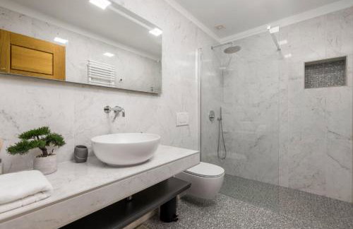 Luxury Villa Oštro with pool & Krk bridge view - Photo 22