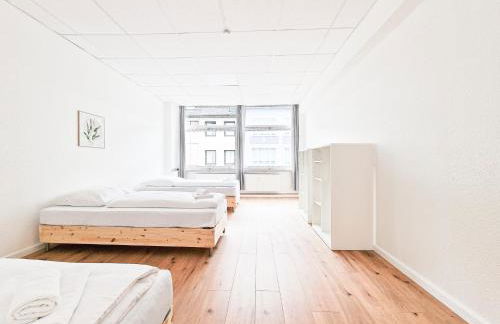 Tolstov Apartments - City Center Apartment with 5 Rooms - 10 Min Messe DUS - Foto 1