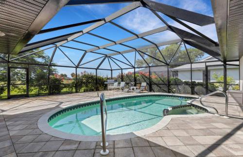 Spacious Golf Course Home with Pool Sleep 12 - Foto 1