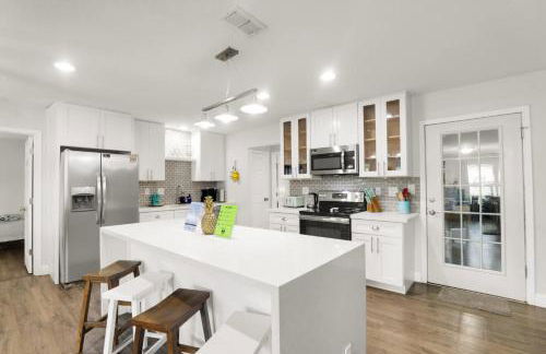 Ocean - 5 Beds Retreat with Pickleball, Arcade, Grill & Beach Access! - Foto 36