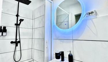 REGENCY Apartments - Traumhafte zentrale 40m2 Wohnung mit Kinoleinwand, WiFi und Netflix - Foto 5, towels, Shower, heating