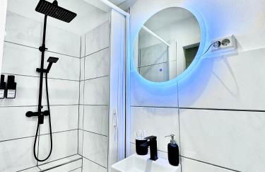 REGENCY Apartments - Traumhafte zentrale 40m2 Wohnung mit Kinoleinwand, WiFi und Netflix - Foto 5